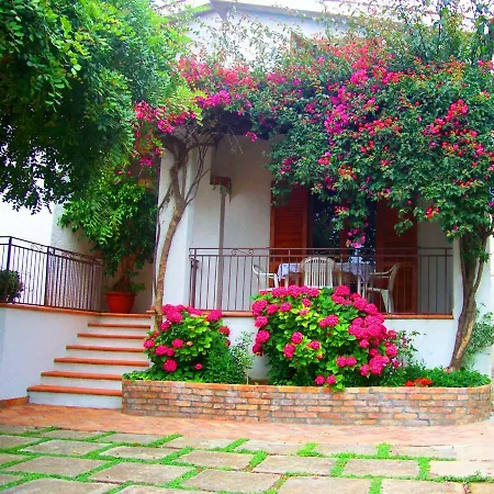 La Casa Del Gelso לינה וארוחת בוקר