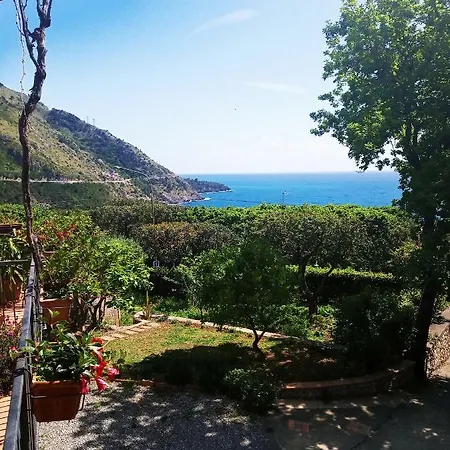 La Casa Del Gelso לינה וארוחת בוקר אקוואפרדה