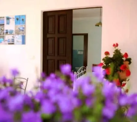 La Casa Del Gelso Bed & Breakfast 3*
