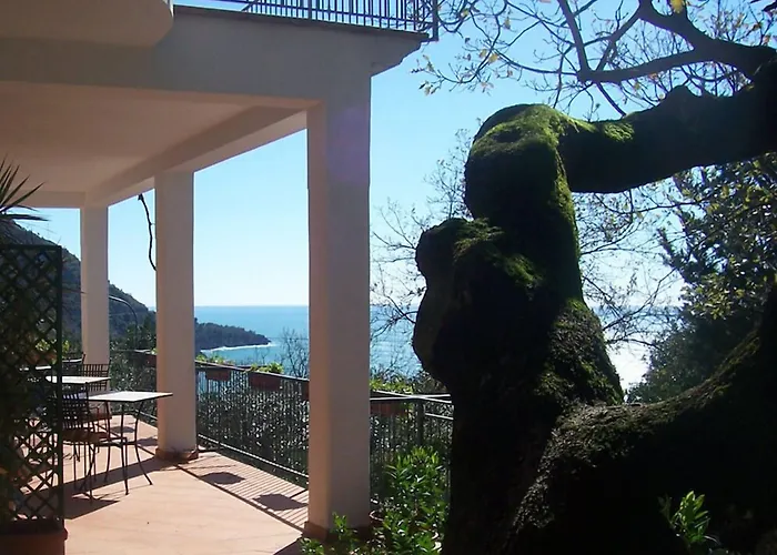 La Casa Del Gelso Bed & Breakfast 3*