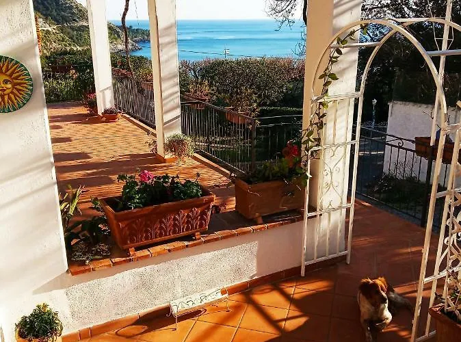 La Casa Del Gelso לינה וארוחת בוקר 3*